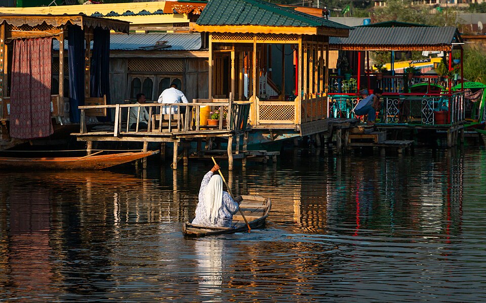 Sicamous Houseboats